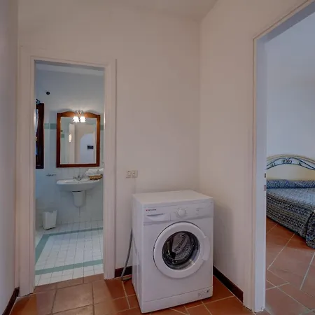 Charming Small V4 Sleeps 4 - No Pool *