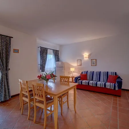 Villa Charming Small V4 Sleeps 4 - No Pool *