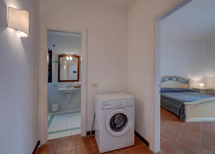 Charming Small V4 Sleeps 4 - No Pool *