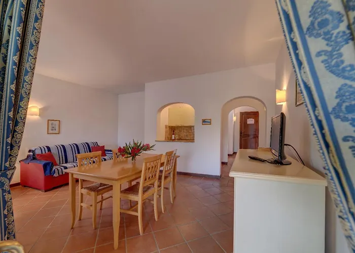 فيلة Charming Small V4 Sleeps 4 - No Pool *