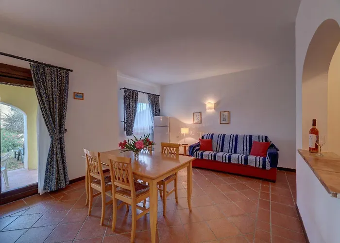 فيلة Charming Small V4 Sleeps 4 - No Pool *